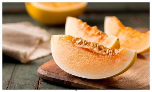 哈密瓜怎么喂狗吃的视频,狗狗营养美食新选择