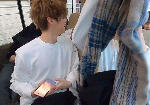 鹿晗在上海吃瓜视频